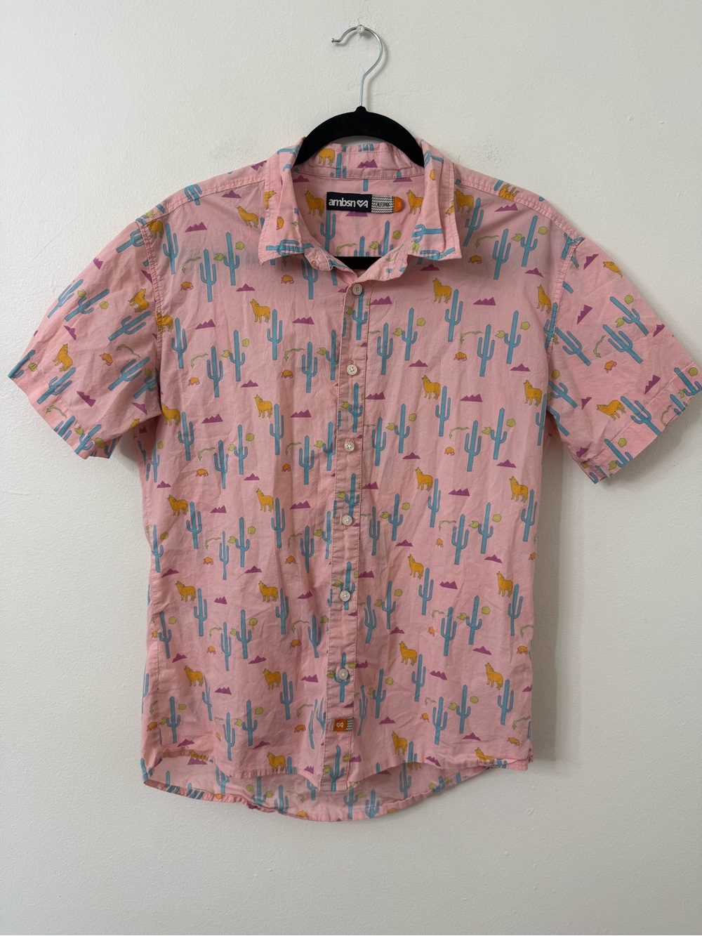 {S} Ambsn Pink Short-Sleeve Button-Up Shirt with Cactus Print